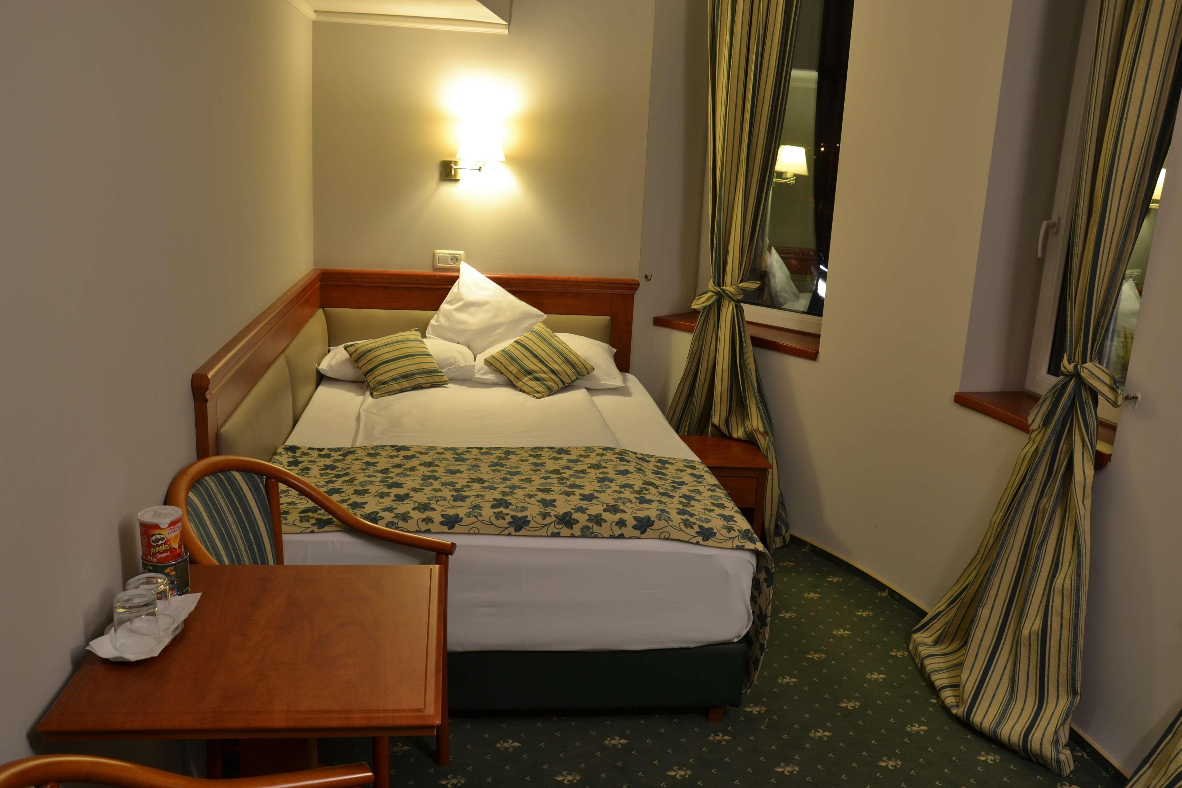 Best Western Plus Lido Hotel Timisoara Ngoại thất bức ảnh